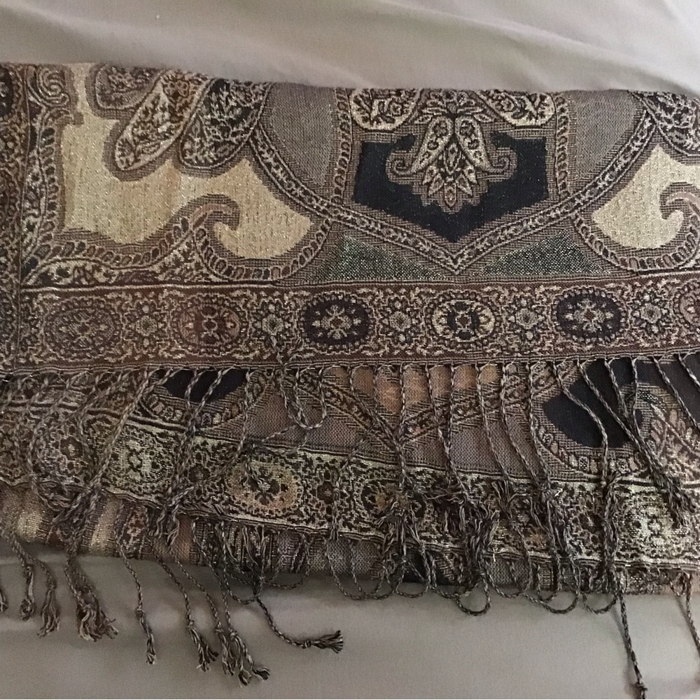 Scarf/Wrap - Picture 3 of 3